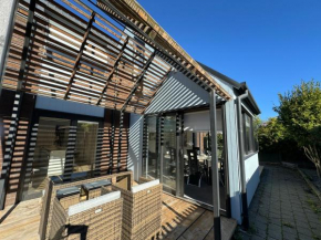 Airport Retreat 4BR 8 Guests